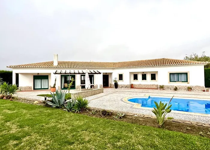 Mar & Surf • Piscina Privada Atouguia Da Baleia